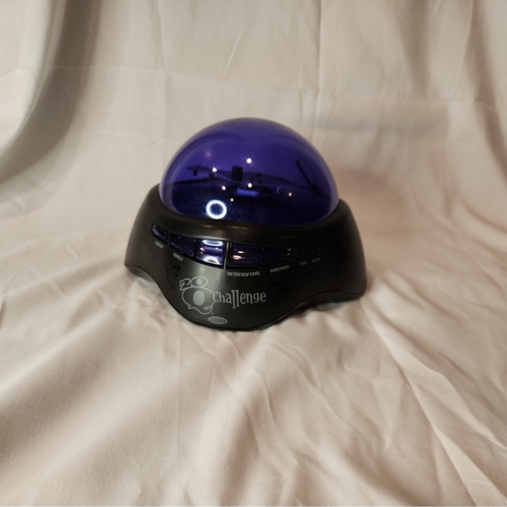 Radica Challenge 20 Q Electronic Game 360 Floating Display Works RARE COLOR!